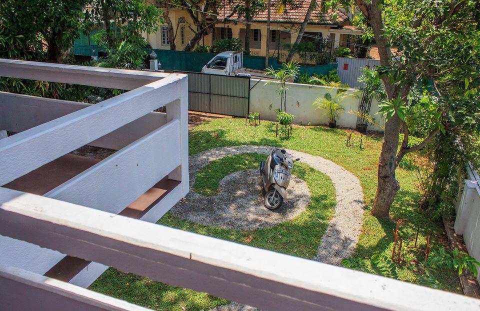 The Vintage Club Hostel Dehiwala-Mount Lavinia Exteriör bild